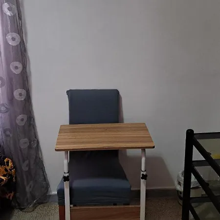 A Compact At Abramo Lincoln With Shared Bathroom Apartment *